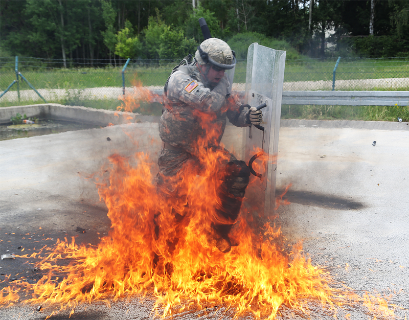 Illustration for article titled These Photos Of Soldiers Executing Fire Phobia Training Will Terrify You
